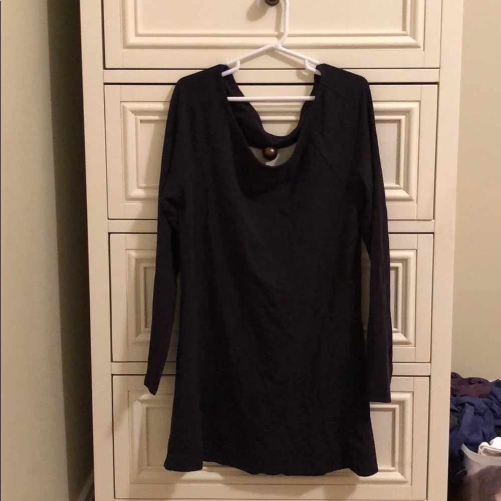 LULULEMON shirt with open back